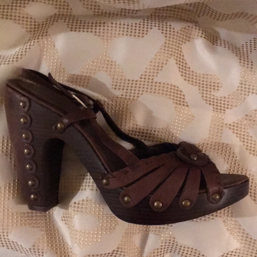 BCBG Vintage Brown/Brass Heels